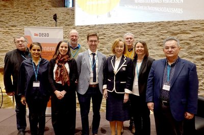 v.l.n.r.: Gerhard Baumgartner (Historiker, ehem. Wissenschaftlicher Leiter des DÖW) Victoria Kumar (OeAD, ERINNERN:AT) Mirjam Karoly (Romano Centro) Helmut Böck (Co-Leiter der österreichischen IHRA-Delegation) Patrick Siegele (OeAD, ERINNERN:AT, Bereichsleiter Holocaust Education) Botschafterin Aloisia Wörgetter (Ständige Vertreterin Österreichs beim Europarat) Herbert Brettl (Netzwerk-Koordinator Burgenland für das OeAD-Programm ERINNERN:AT) Sabine Weisz (Rektorin, PH Burgenland) Emmerich Gärtner-Horvath (Roma Service Burgenland)
