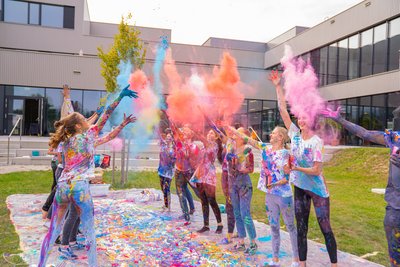 Colours for school painting Inside Holi Farben